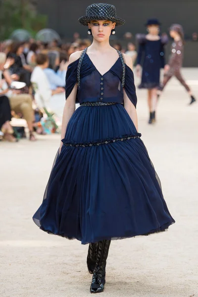 Look 30